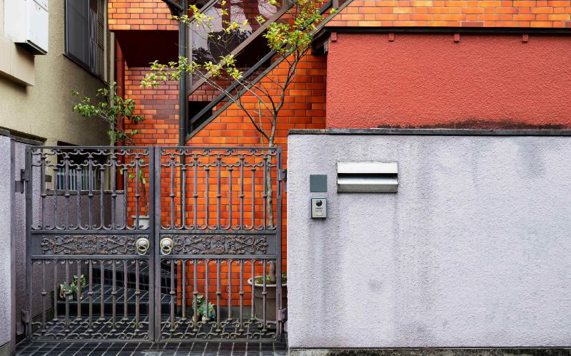 pedestrian-gates-house-entrance-fence-min